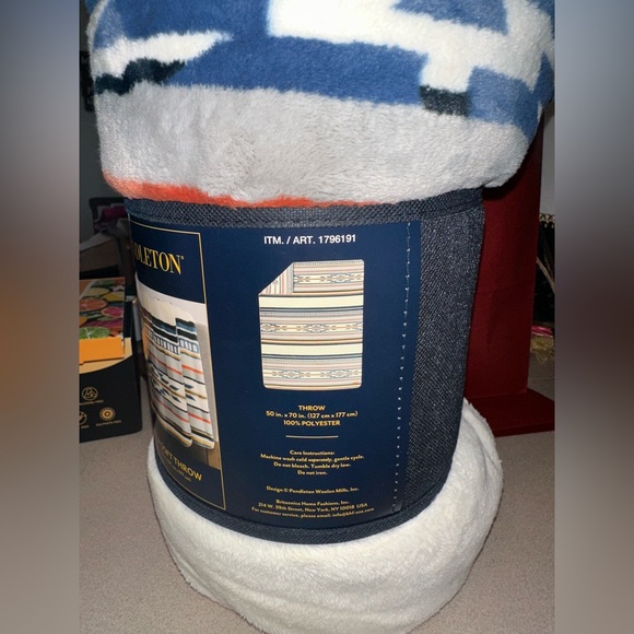 Pendleton throw blanket - Picture 2 of 2